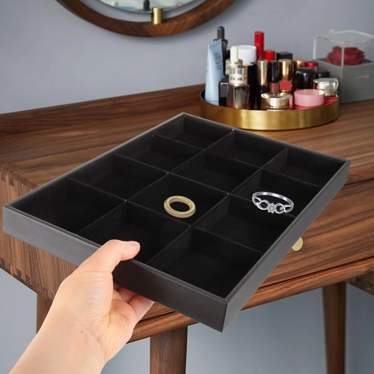 Lurrose Plateaux à Bijoux en Flanelle Noire, 12 Compartiments Rembourrés pour Rangement Léger de Bagues et Bracelets, pour Maison et Boutiques, Lot de 2 Pièces
