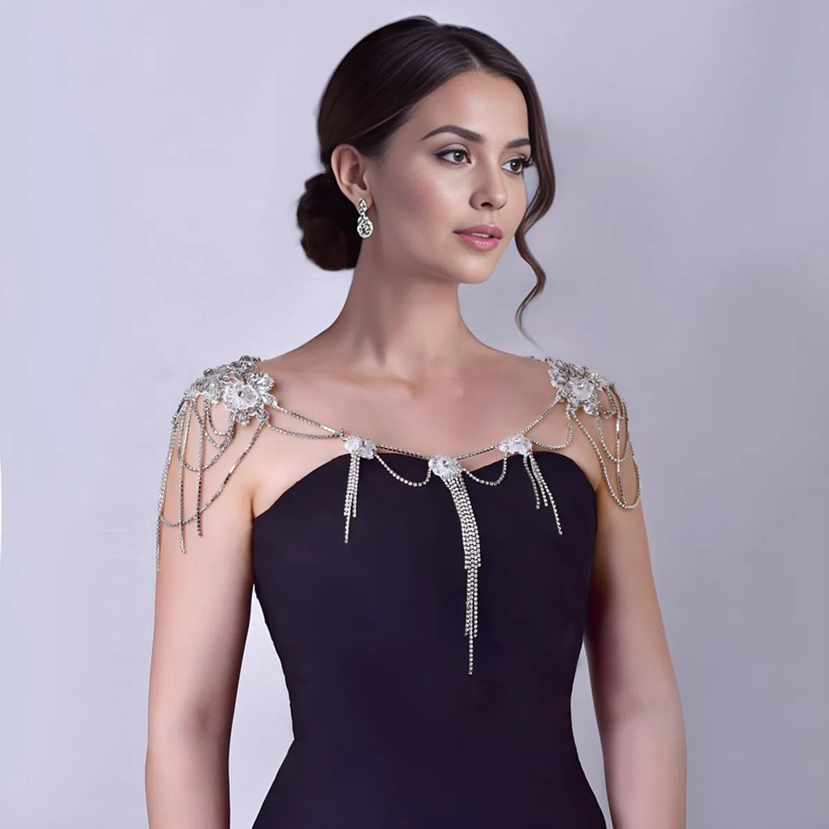 Élégante chaîne de corps sans bretelles avec franges en cristal - Bijoux d'épaule réglables - Idéal pour les réceptions de mariage, les fêtes sur la plage et comme cadeau - Bijoux de corps réglables