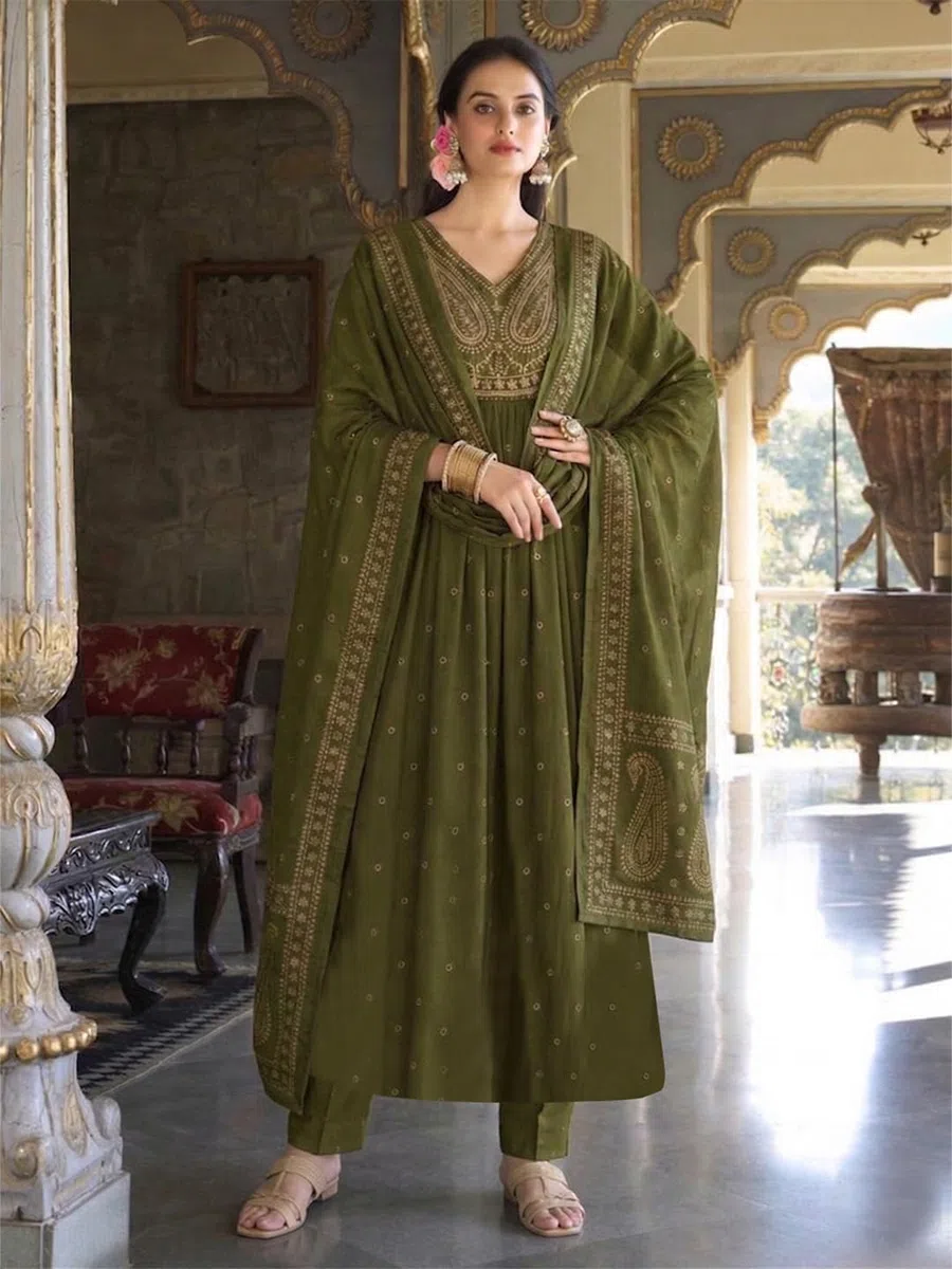 ANNI Designer Kurta Ensemble pour femme en viscose brodée | Ensemble Kurti pour femme | Anarkali Kurta Pant Dupatta Tenue 3 pièces | Col en V Manches 3/4 Coupe droite Vêtements ethniques pour femme