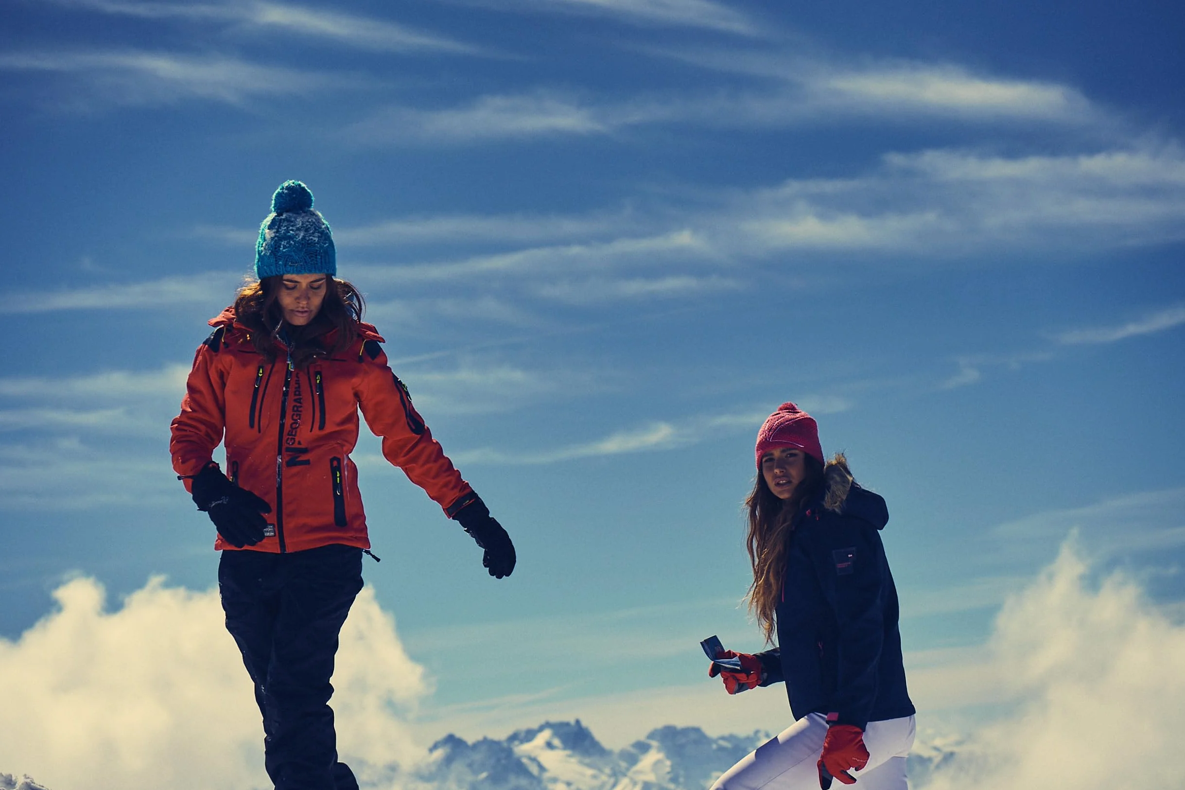 Geographical Norway Tislande Femme - Kapuzen-Softshelljacke Femme Étanche Extérieur - Coupe-Vent Veste - les Activités Randonnée Ski Automne Hiver Printemps