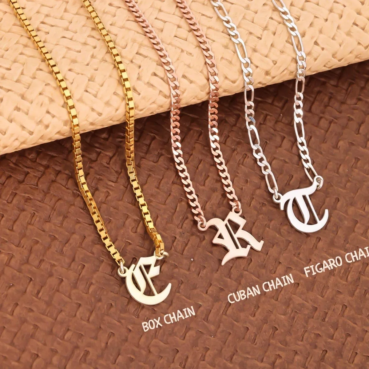 Style gothique ancien collier initiale, personnalisé gothique chaîne Figaro argent breloque bijou