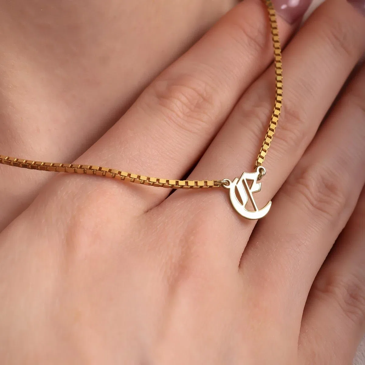 Style gothique ancien collier initiale, personnalisé gothique chaîne Figaro argent breloque bijou