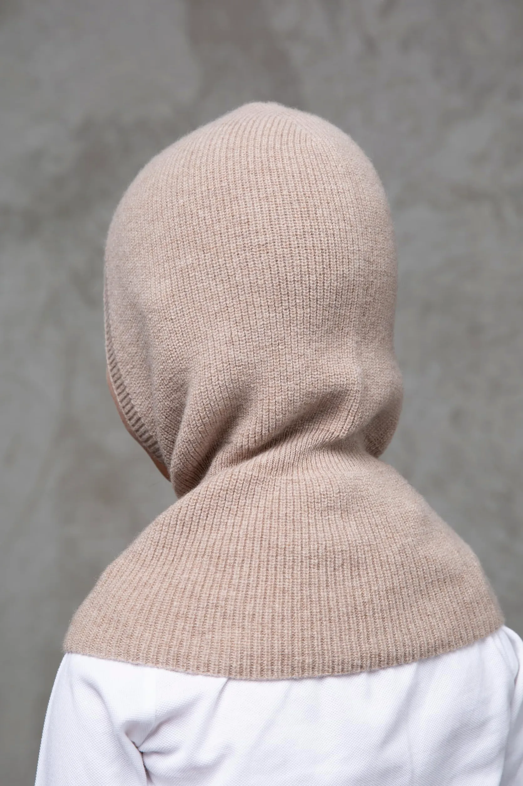 Bonnet tricoté à Une Couche en Laine mérinos et Cachemire (-5+10°C) pour bébés, Tout-Petits I Cagoule Super Douce I Printemps, Automne Chapeau pour Enfant en Beige, Rose, Gris, Fuchsia, Noir