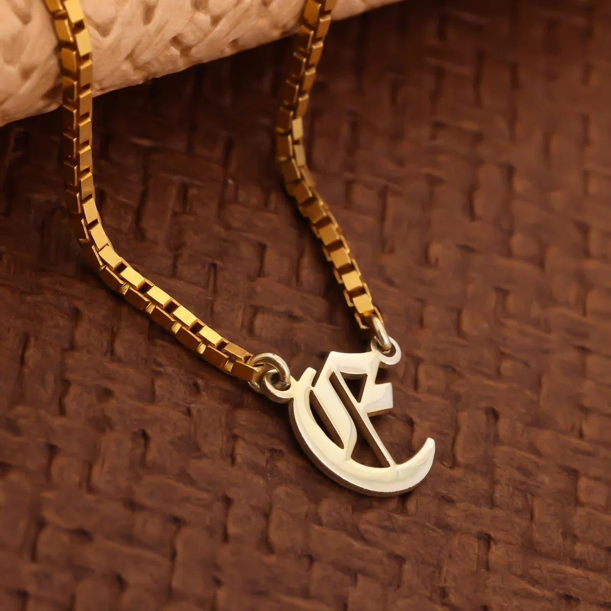 Style gothique ancien collier initiale, personnalisé gothique chaîne Figaro argent breloque bijou