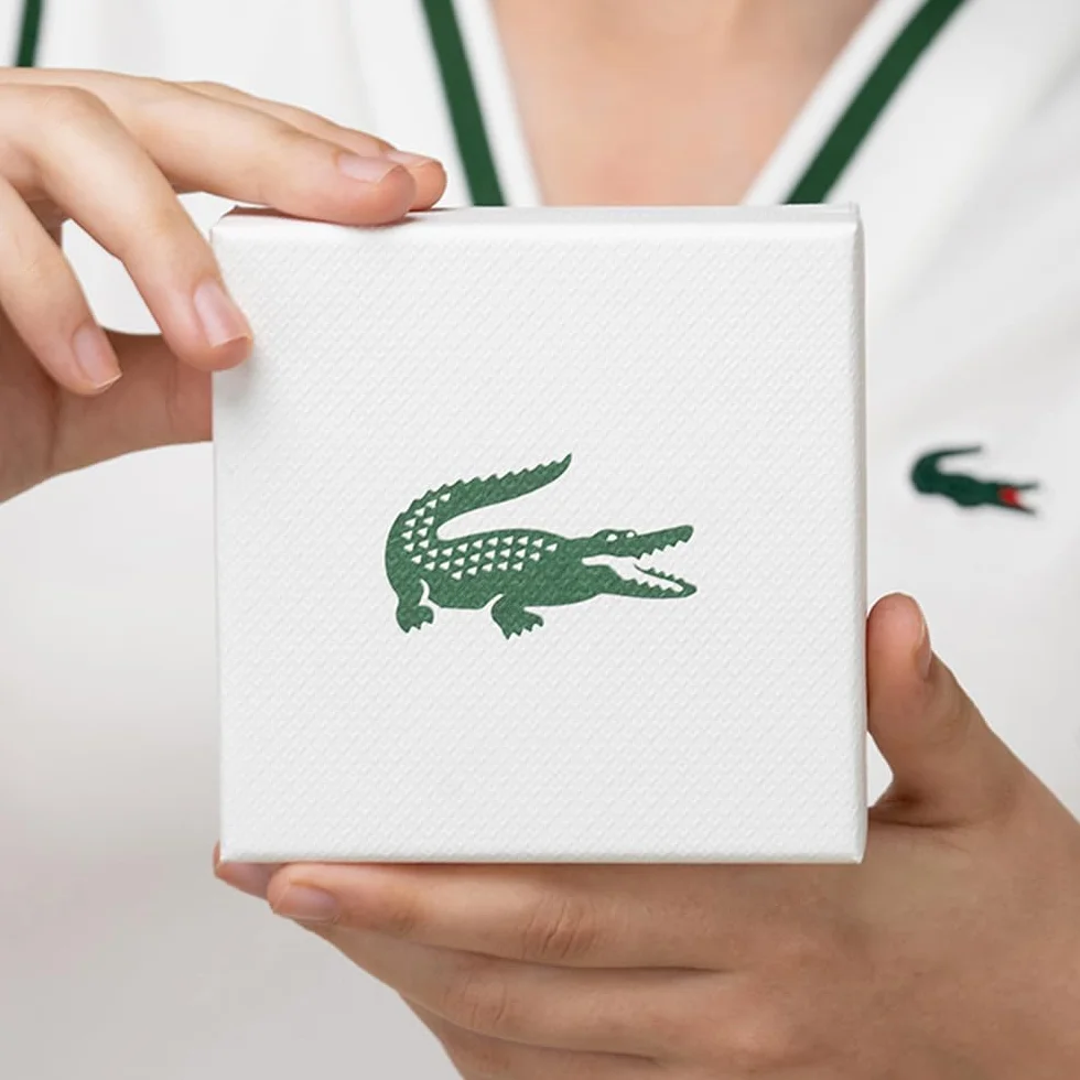 Lacoste Bague pour Homme Collection BASELINE en acier inoxydable, disponible en version argentée ou noir