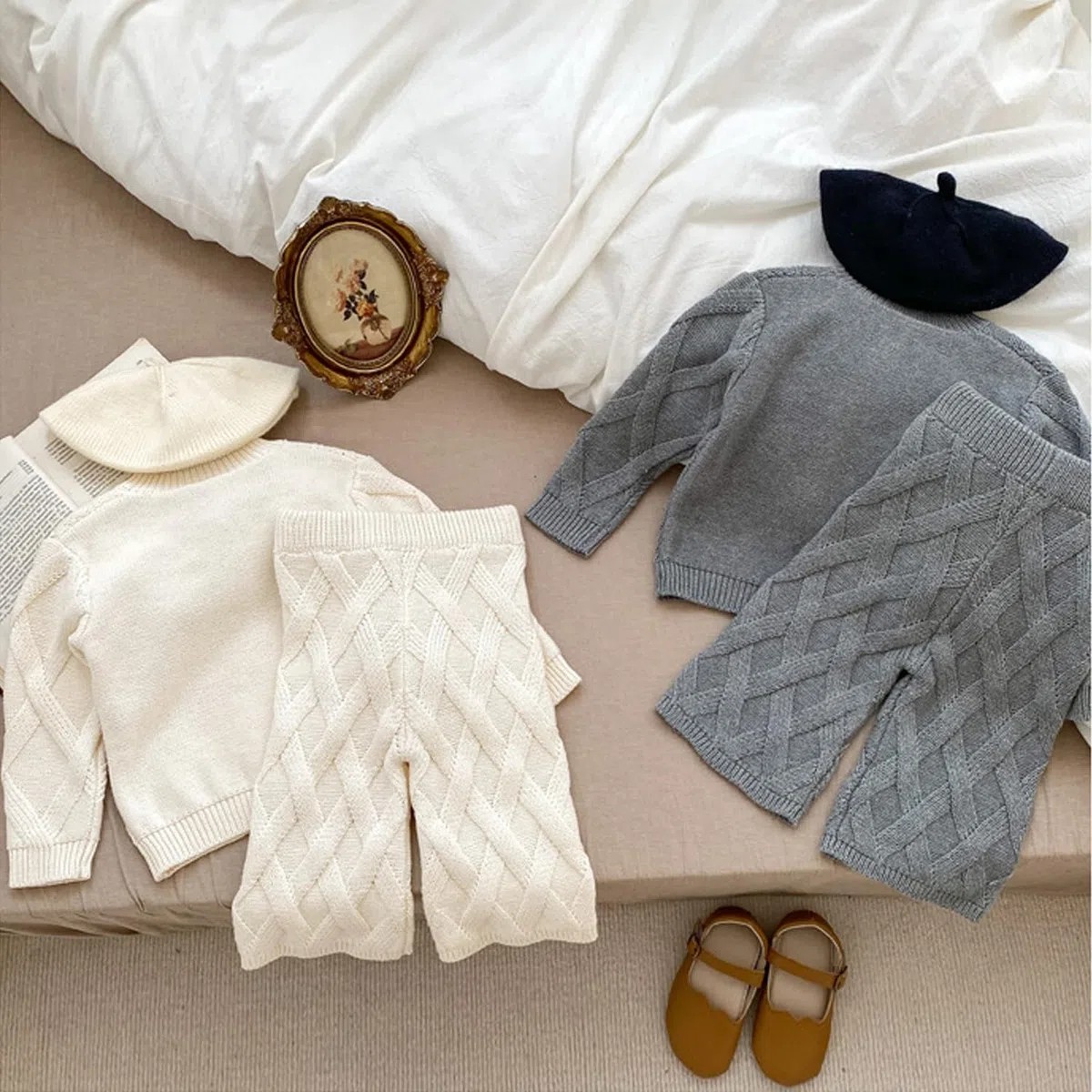Ensemble Tenue en Tricot Bébé Fille 2 PCS Vêtement Hiver Tricoté Cardigan Boutonné + Pantalon à Taille Haute avec Pompon pour Tout-petit 0 à 4 Ans
