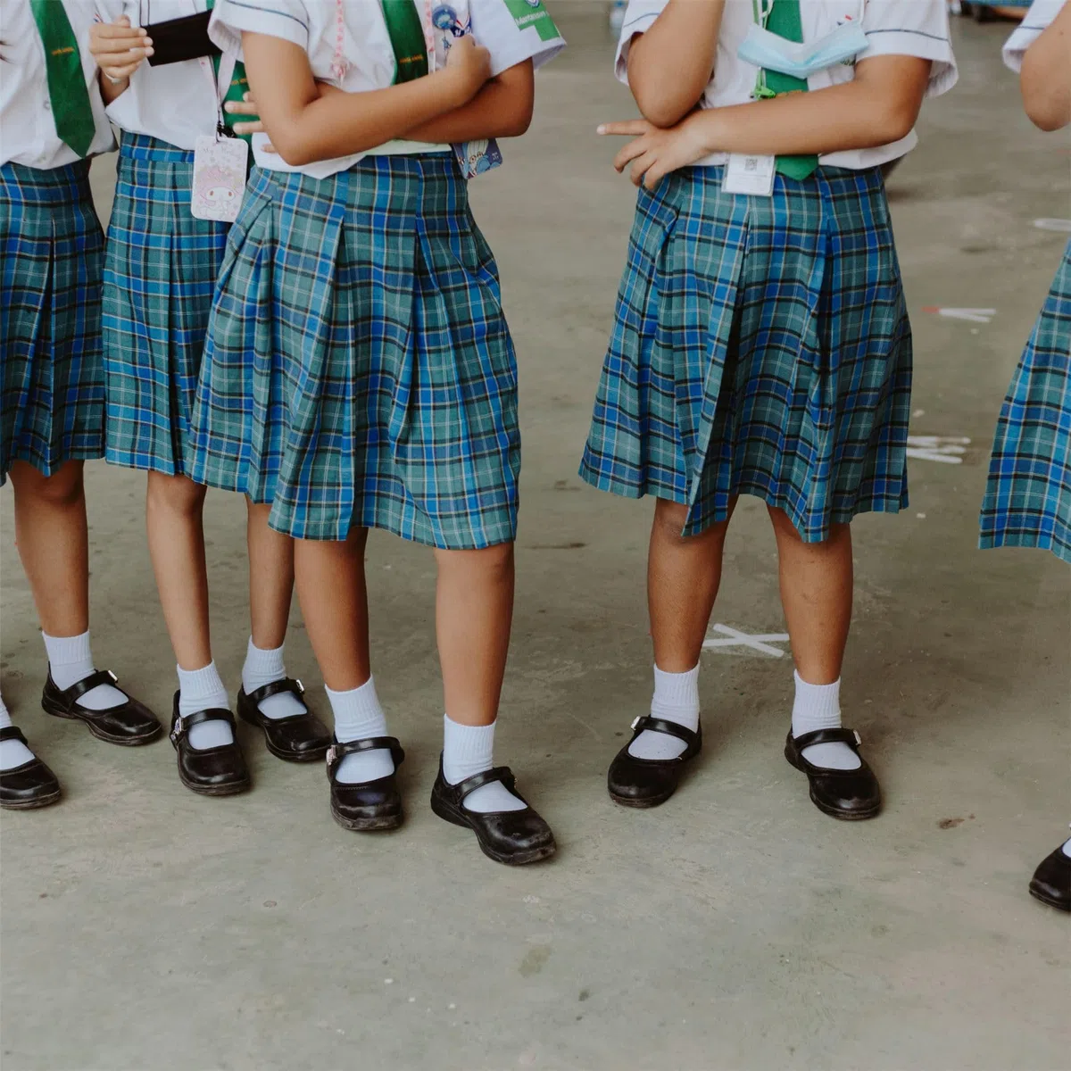 Jupe d'école plissée unie pour fille - Longueur genou - Uniforme scolaire plissée - Taille élastique - Jupe tartan d'été - Tailles 2 à 18 ans